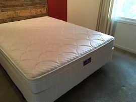 Serta perfect sleeper. Queen