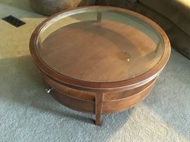 No chips cracks and has one drawer.