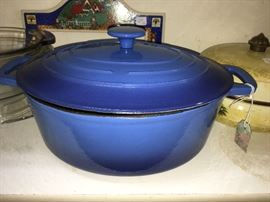 Cooks brand cast iron dutch oven