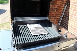 LIKE NEW Weber Spirit Grill
