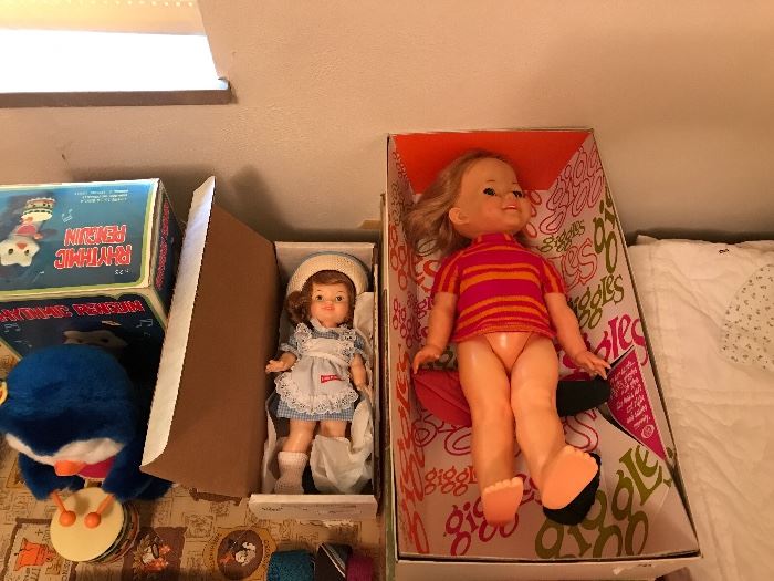 Giggles doll, Little Debbie Doll, Sunbonnet Sue full size quilt
