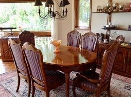 Very Nice Thomasville Dining Table w/6 Chairs in Excellent Condition