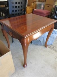 QUEEN ANNE SIDE TABLE
