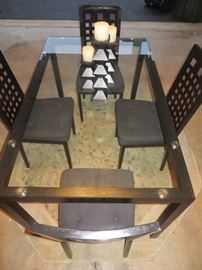 BLACK METAL GLASS TOP TABLE
W/ 4 CHAIRS
