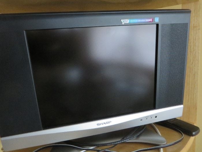 SHARP LC-15AV6U 15 INCH LCD TV
