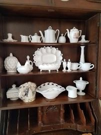 Milkglass Collection 
Vintage 40's Cake topper