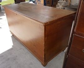 Antique single board top trunk