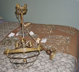 Lightolier chandelier - over 850 crystals!