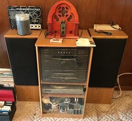 Sharp stereo system all working-Thomas Table radio reproduction old style