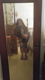 Kelly Wash the mirror