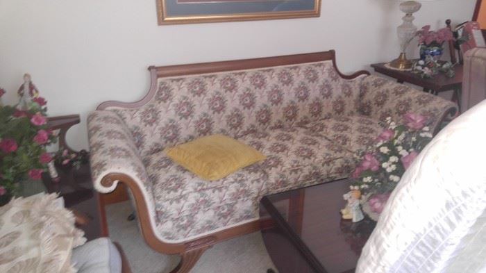 Beautiful Duncan Phyfe couch