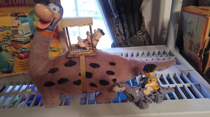 Vintage fred & dino action toy