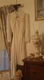 Vintage 1940's bridal night gown & robe