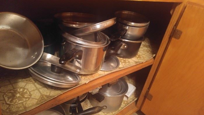 Look!! More pots & pans....don't worry we'll get them out b4 you come to the sale