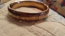 just getting to the vintage jewelry more pictures to post Thursday night