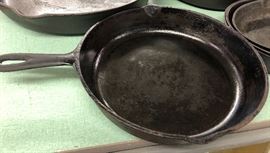 No 10 Cast Iron skillet made in USA