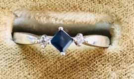 10K White Gold sapphire Ring