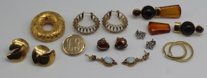 JEWELRY Gold Jewelry Grouping