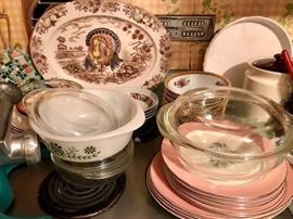 Misc. kitchenware incl. Pyrex