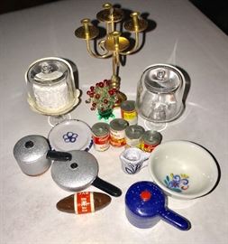 Dollhouse miniatures