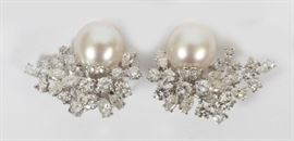 3.85 CT DIAMOND & 13MM PEARL EARRING SET, 25 GRAMS, H 1 1/4", L 1"
Lot # 2094 