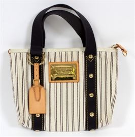 LOUIS VUITTON TOILE CANVAS HANDBAG, H 13", L 11", D 2 1/2"
Lot # 2215