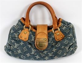 LOUIS VUITTON PLEATY DENIM HANDBAG, 2005, H 8 1/2", W 10 1/2", D 2"
Lot # 2214 