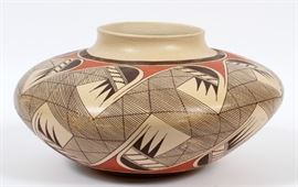 CLINTON POLACCA NAMPEYO, HOPI POTTERY JAR H 7" DIA 12"
Lot # 1141 