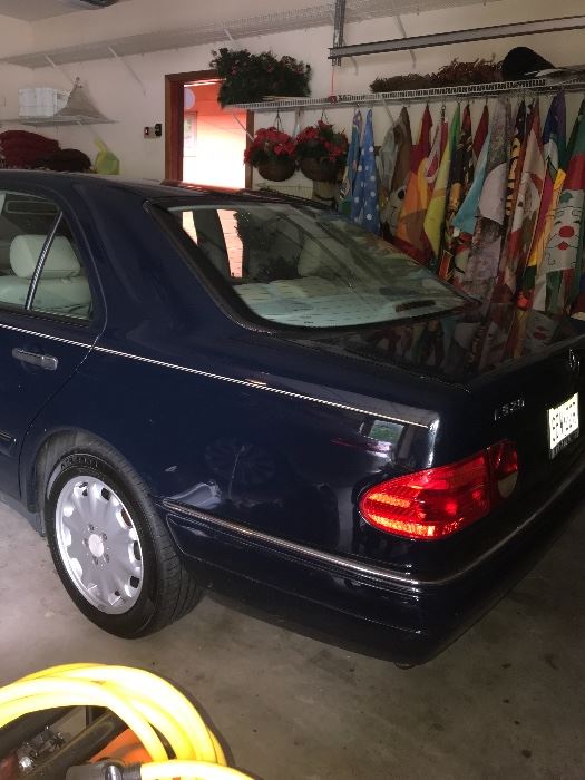 1999 Mercedes Benz E-Class E320 , Mi 125K - Navy Blue with Tan Leather Upholstery - all Maintenance Records Available - Very Very Nice Car !