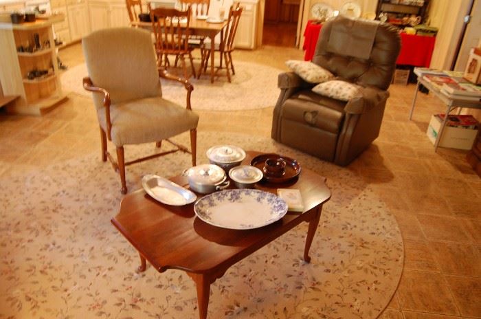 Solid coffee table, lift chair-it is worn in the cushion