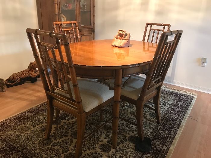 Dining Room set made for Dixie Furniture in North Carolina 56 x 40 x 28 ( without leaves) 