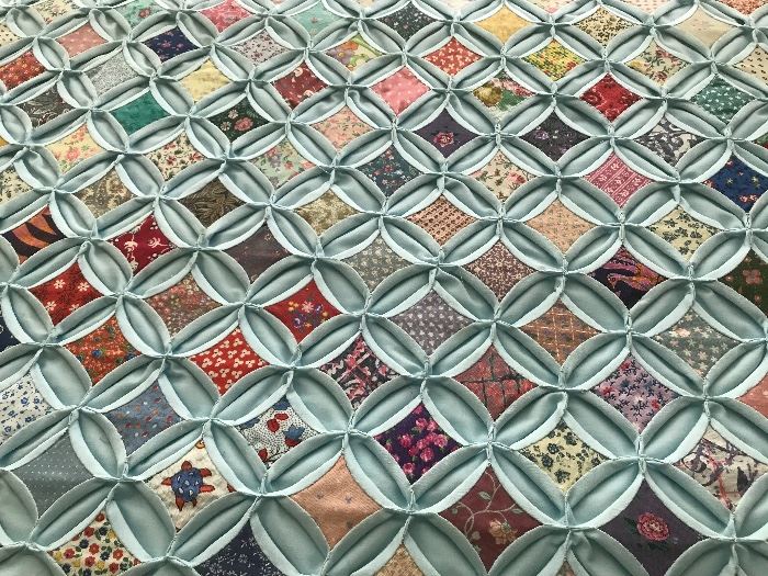 Beautiful condition Cathedral Quilt 90 x 88 In excellent condition 