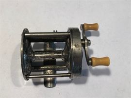Bait casting reel