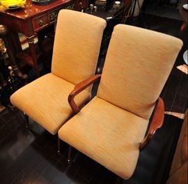 Set of 8 mid-century dining room chairs (includes 2 arm chairs)