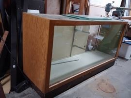 Nice 6 Foot Display Case