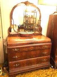 OMG DECO. All original BAKELITE handles are intact.