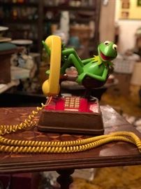 I been in the crib with the phones off
I been at the house taking no calls
I done hit the stride got my sh!t going
In the six cooking with the wrist motion
Drapes closed I don't know what time it is
I'm still awake I gotta shine this year
I could never ever let the streets down
Haven't left the condo for a week now