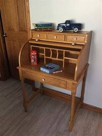 Small rolltop desk 
