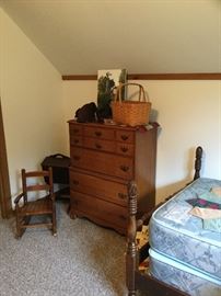 Maple chest of drawers