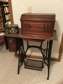 Antique Singer sewing machine with cover 
