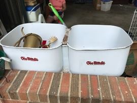 #82	One-Minute Washing Co double wash tub - white metal	 $100.00 	