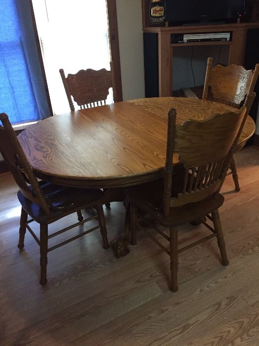 Oak Table w/ leaf and 4 chairs