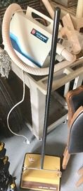 Hoover vacume
Bissel push vacume