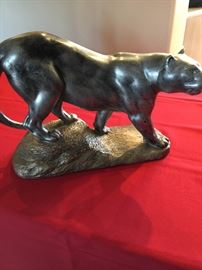 Sculpture of a cougar 