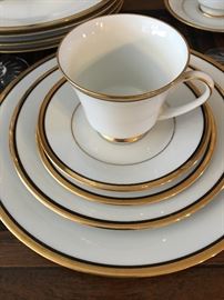 Noritake "Elysee"
Service for 10
Platter, Serving Bowl, Cream & Sugar