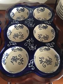 Temp-tations Ovenware 
Floral Lace Muffin Pan with 
Iron Stand