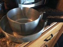 Vintage Wagner Ware 2 qt. Pot
Vintag Wagner Ware Skillet