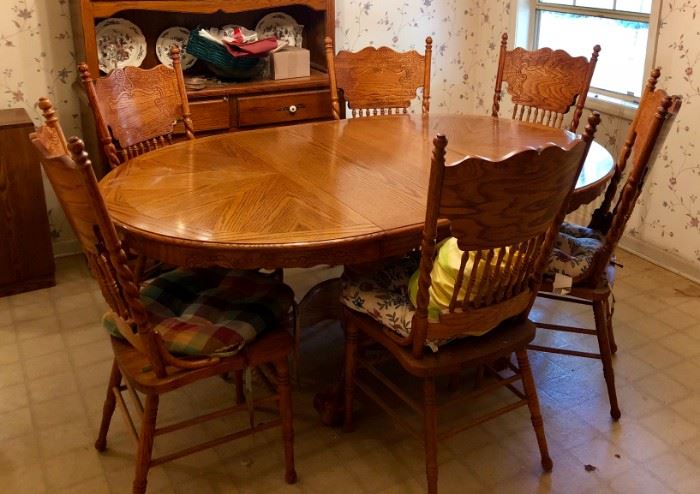 Oak Claw foot Pedestal Table with 6 Chairs 