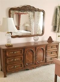 BEAUTIFUL Drexel Dresser with Mirror