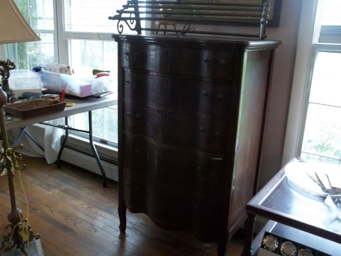 mahogany serpentine dresser